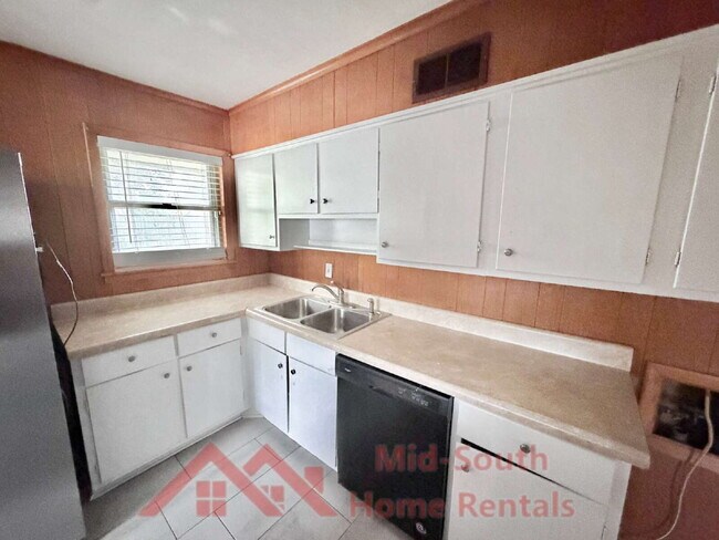 Building Photo - 3831 Hermitage Dr
