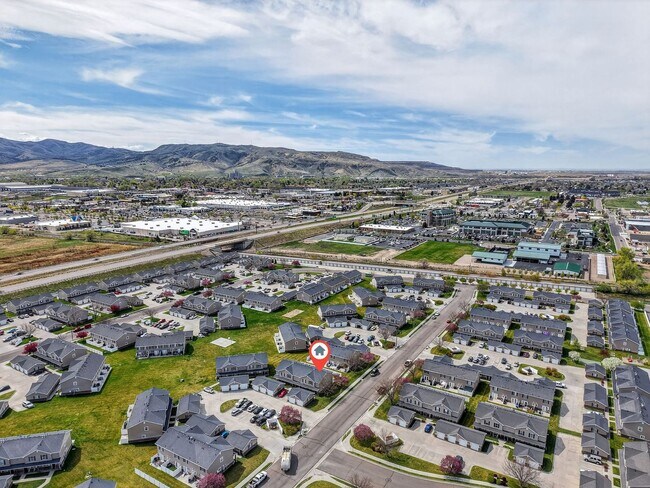 Building Photo - Must-See Apartment in Pheasant Ridge  Pocatello!