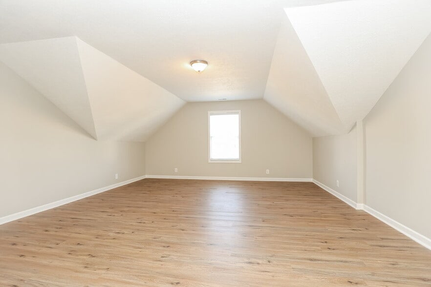 Building Photo - 1421 Westview Dr