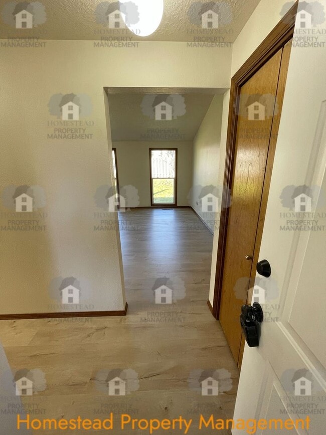 Building Photo - Homestead loves their tenants! 1/2 one months rent!