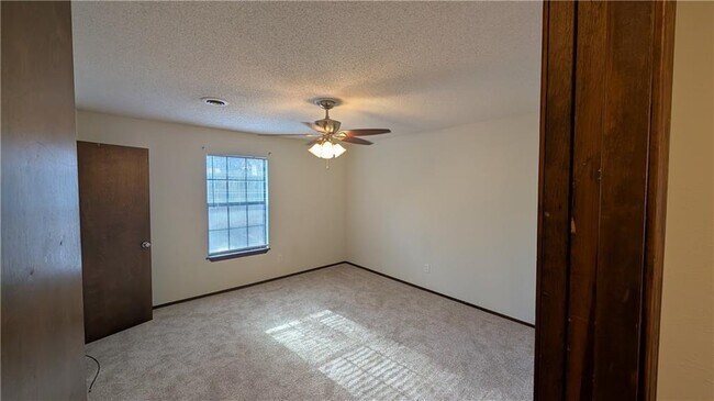 Building Photo - 2225 E Jonquil Rd