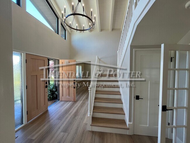Building Photo - Beautifully Remodeled 4 Bed/2 Full Bath + 2 1/2 Bath Country Club Park Home