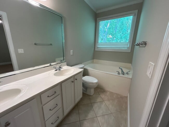 Building Photo - 3 Bedroom | 3.5 Bathroom Raleigh Townhome
