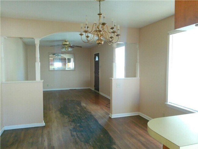 Building Photo - 1438 Ormond Dr