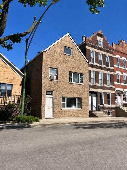 Building Photo - 3217 S May St