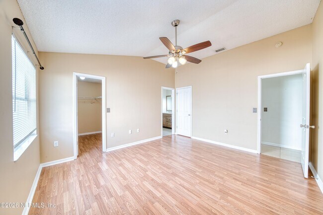 Building Photo - 5628 Loma Vista Dr W