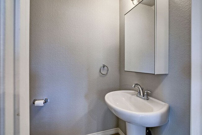 Building Photo - 1695 Grand Ave