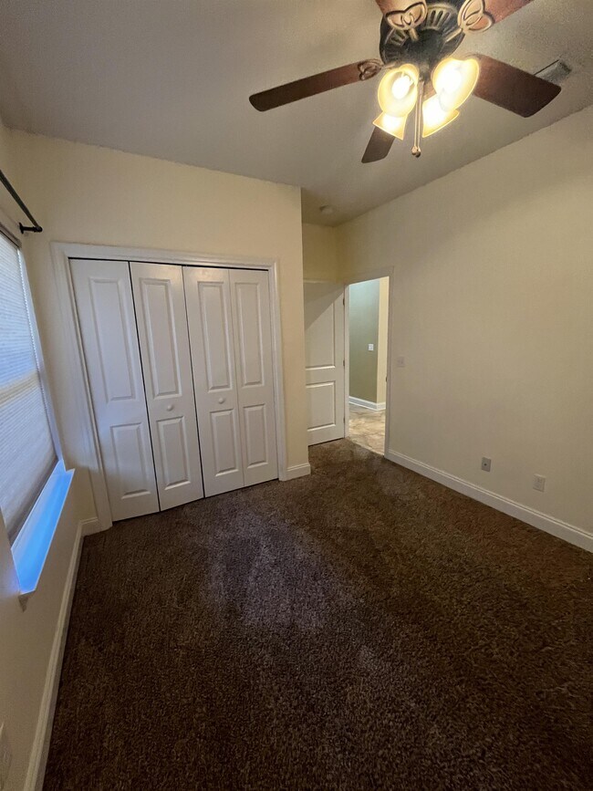 Building Photo - 808 Pine Alley St