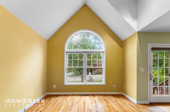 Building Photo - Charming Three-Bedroom Home with Solar Pow...