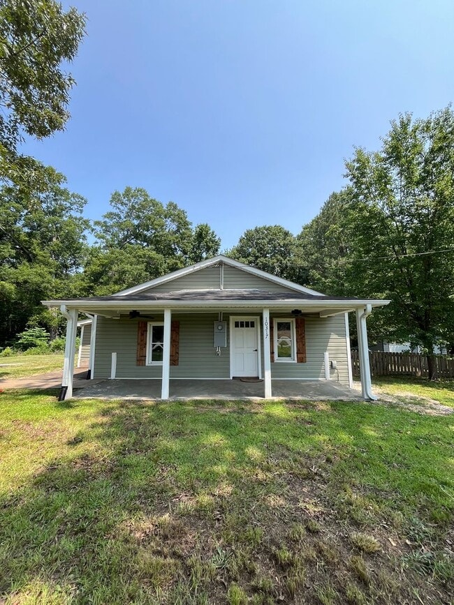 Building Photo - Charming 2 Bedroom Home Located In Holly Springs NC!!!