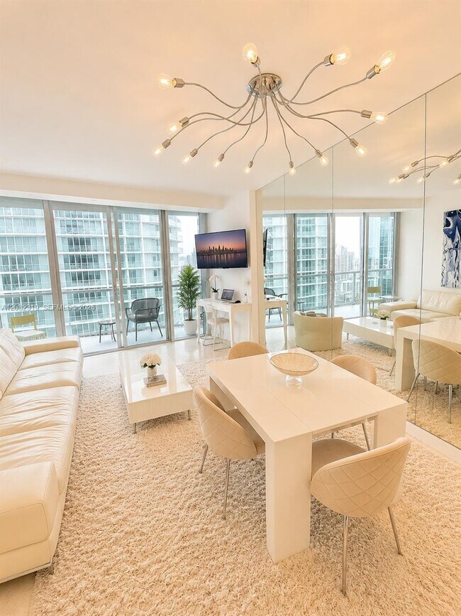 Building Photo - 495 Brickell Ave