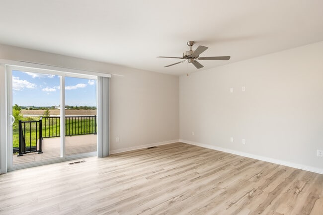 Building Photo - W219N16241 Primrose Ct
