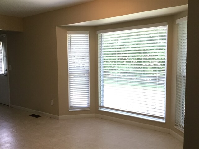 Building Photo - 947 Evergreen Park Ln