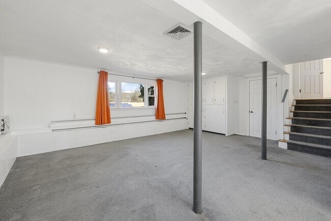 Building Photo - 160 Ravenswood Rd