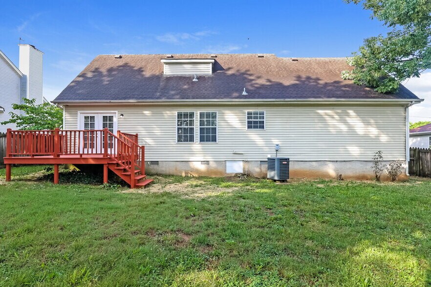 Building Photo - 495 Forest Ridge Dr