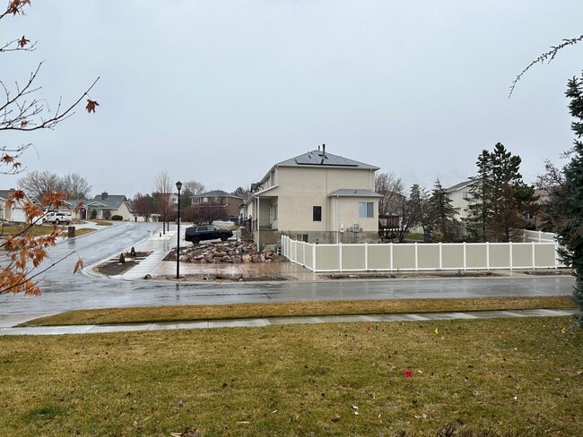 Building Photo - 926 Ibis Way