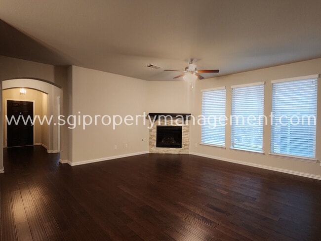 Building Photo - 2024 Miramar Dr