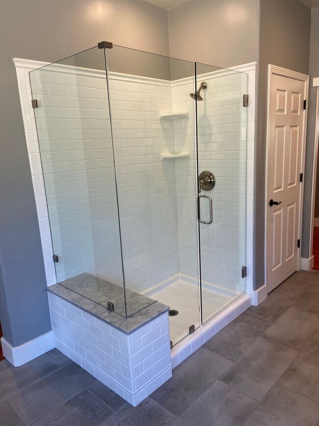 Building Photo - Beautifully remodeled 3 Bdrm+Master retrea...