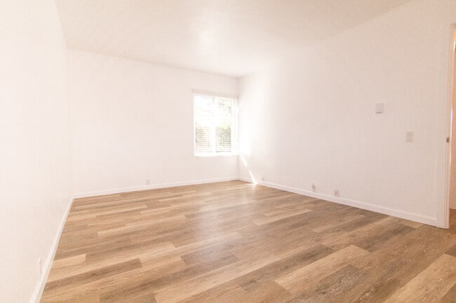 Building Photo - Elegantly Upgraded 2 Bed/1 Bath Condo in UTC with Private Patio/Washer & Dryer!