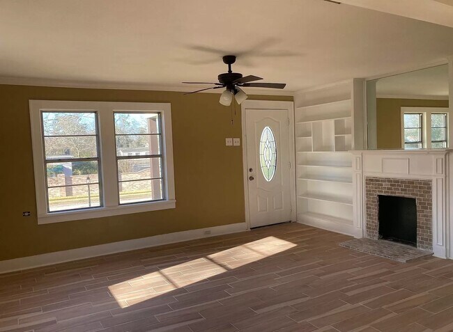 Building Photo - 504 E Bradford St