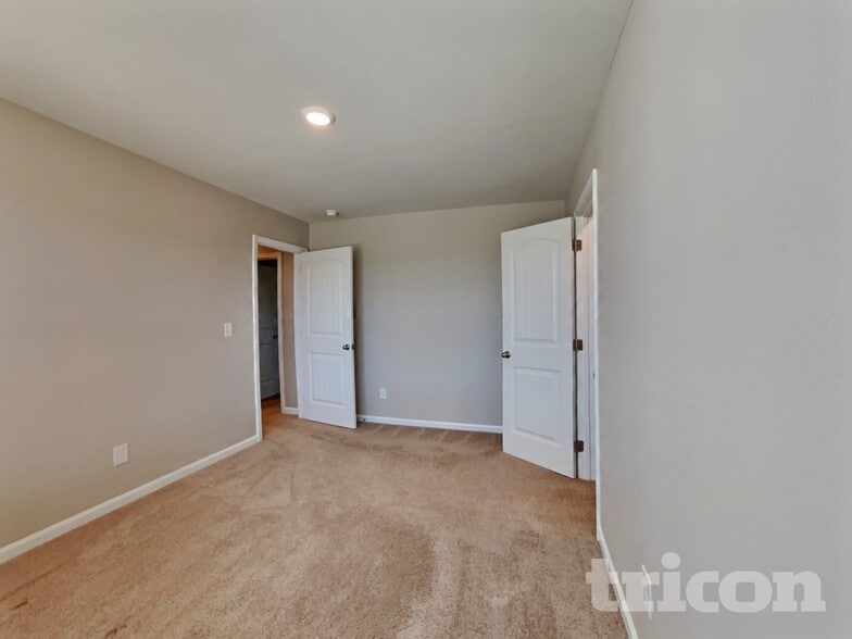 Building Photo - 260 Chedworth Dr