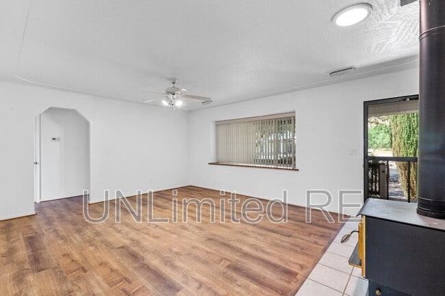 Building Photo - 10305 E Oak Creek Valley Dr