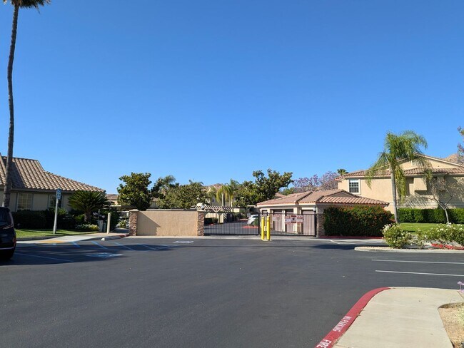 Building Photo - 2 Bedroom 2 Bathroom Condo in the Heart of Canyon Crest, Riverside!