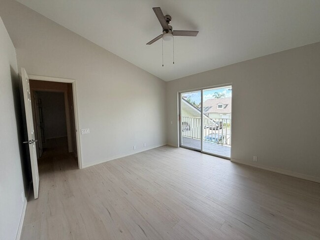 Building Photo - Beautiful Remodeled Townhome