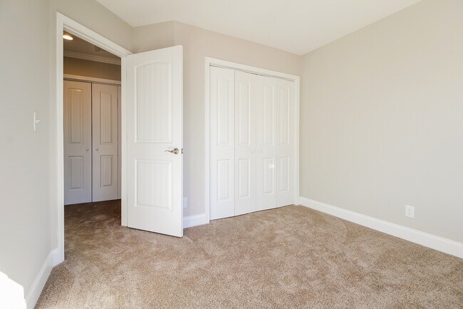 Building Photo - 150 N Church St