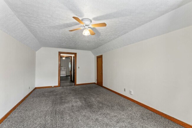 Building Photo - 817 Rubel Ave