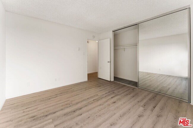 Building Photo - 1114 12th St