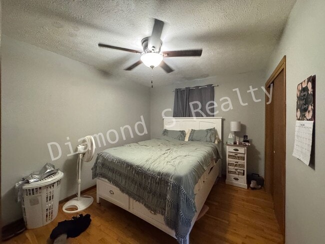 Building Photo - Three Bedroom Home for Lease - Park-like b...