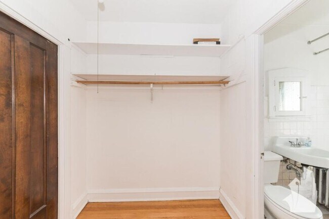 Building Photo - 0 bedroom in Chicago IL 60640
