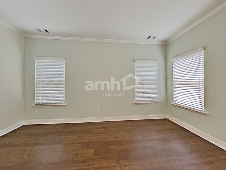 Building Photo - 2750 Freemont St