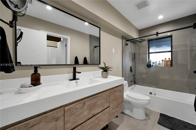 Building Photo - 18900 Belview Dr