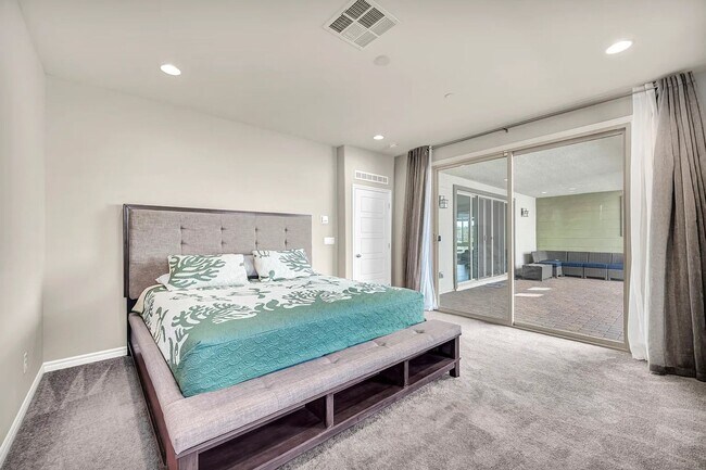 Building Photo - Luxury Rental | Premium Corner Lot | Strip Views