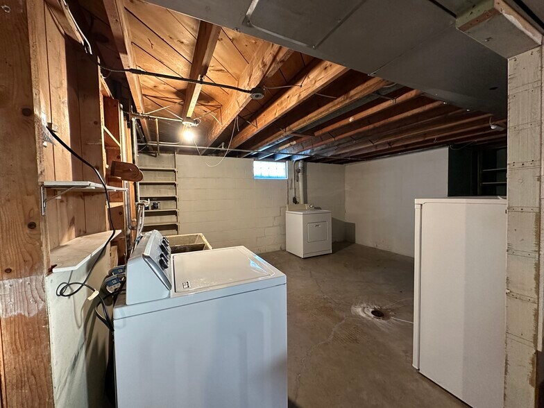 Building Photo - 802 Carrington Ave
