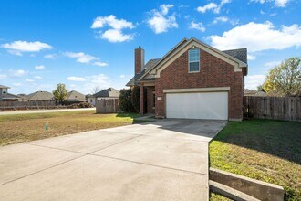 Building Photo - Spacious 4BR Home w/ Game Room | No HOA | Prime Selma Location - Realtor Commission: $500