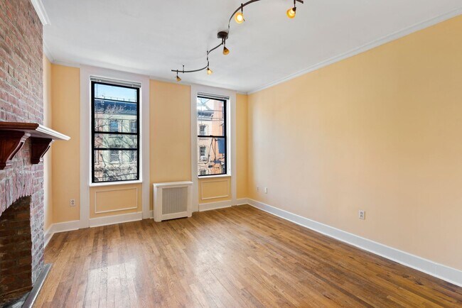 Building Photo - 208 Washington St