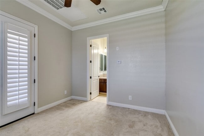 Building Photo - 2713 Cyrano St