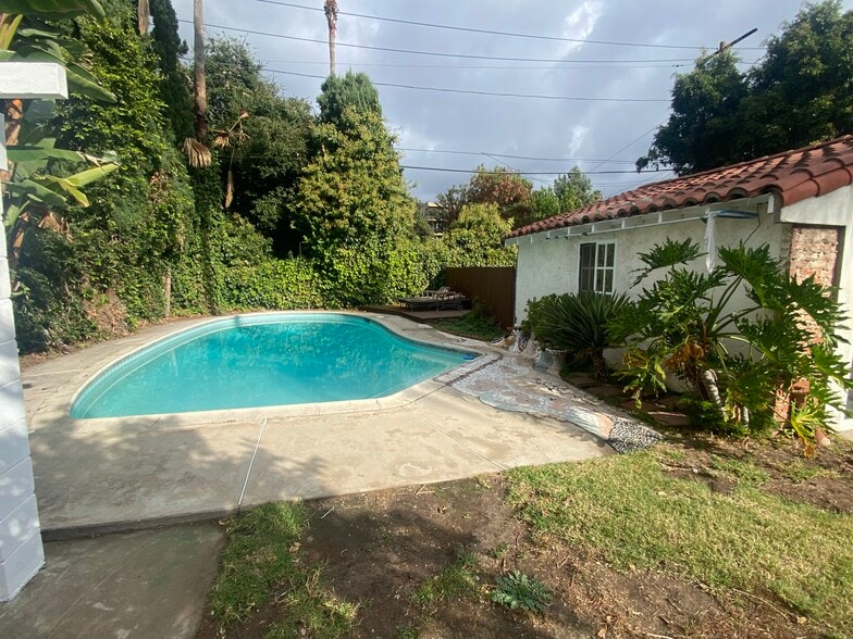 Building Photo - 11147 La Maida St
