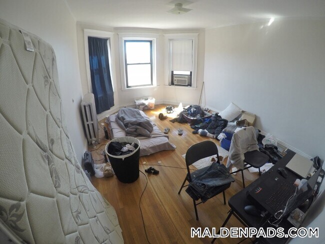 Building Photo - 17-19-19 Washington St S