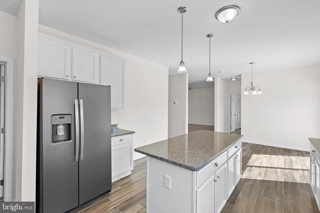 Building Photo - 100 Holiday Ct