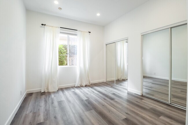 Building Photo - 11920 Goshen Ave