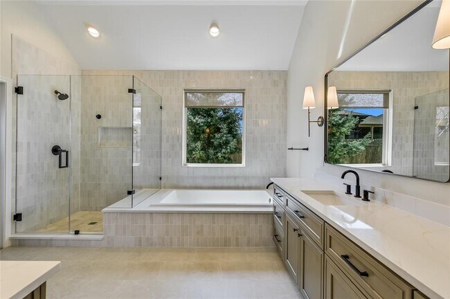 Building Photo - 696 Ledge Stone Dr