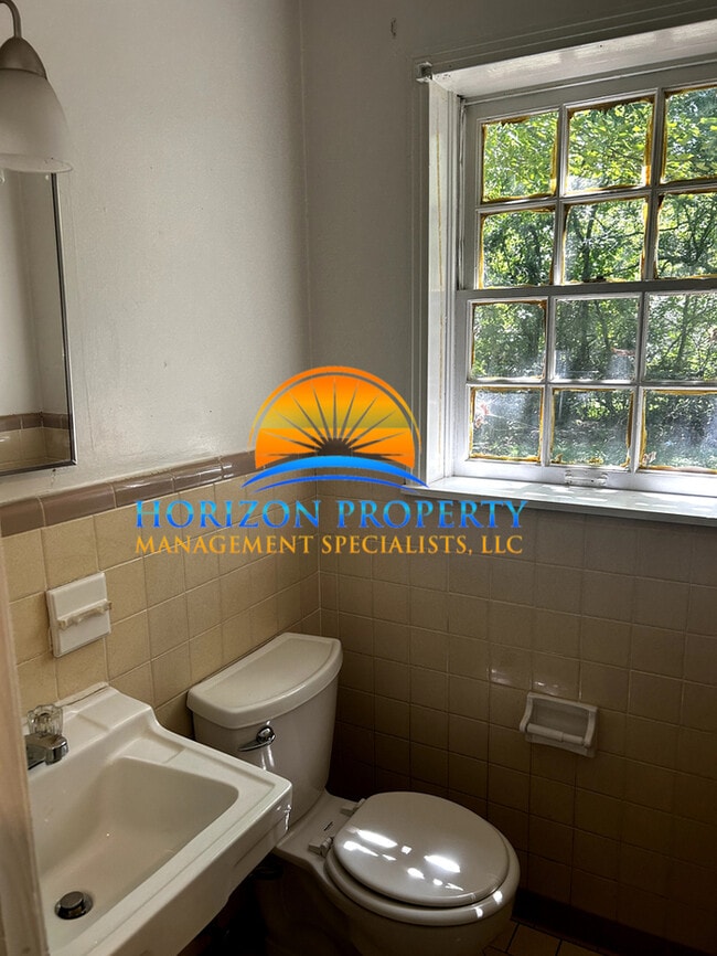 Building Photo - 2727 Clayton Dr NW