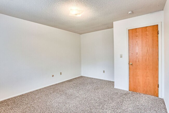 Building Photo - 836 Winchester Dr