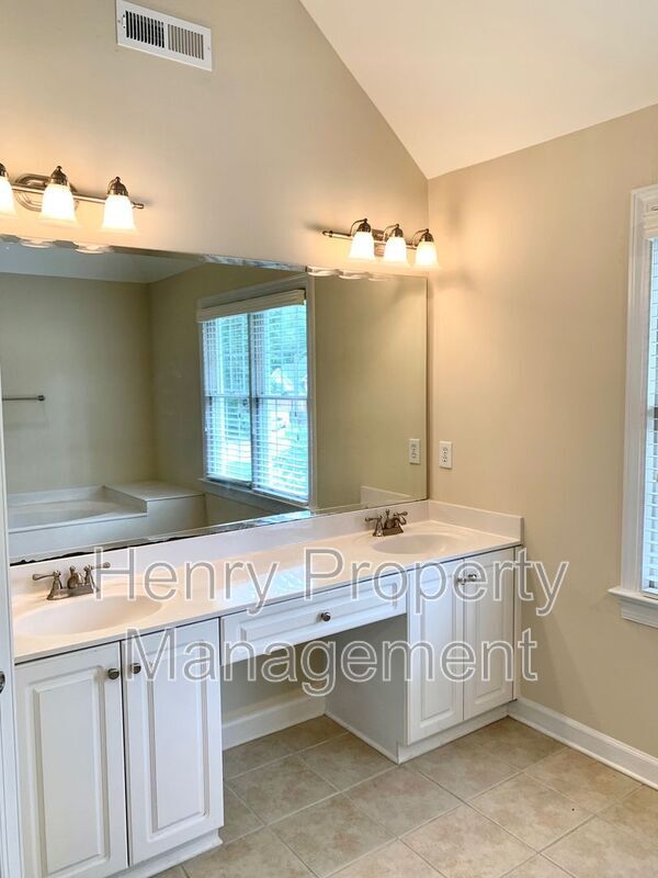 Building Photo - 212 Lewey Brook Dr