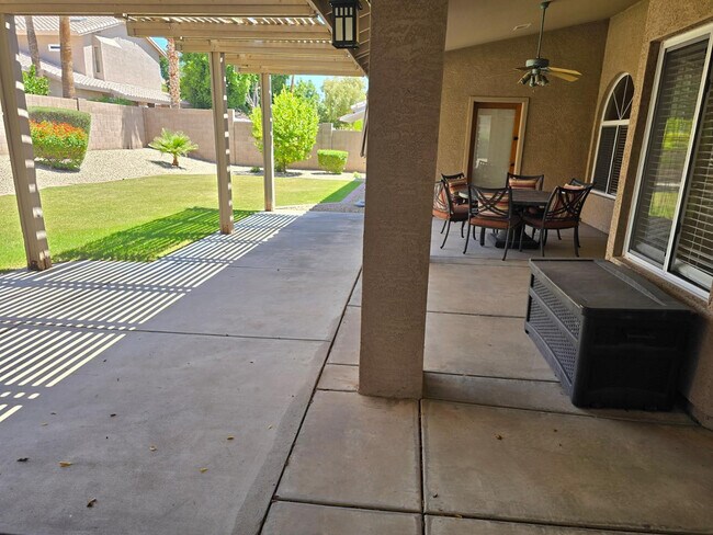 Building Photo - 6834 E Gelding Dr