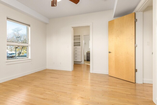 Building Photo - 677 Dennett St